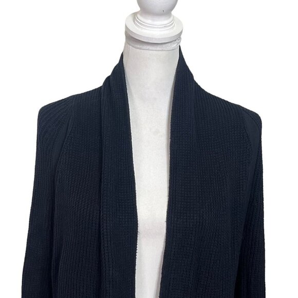 Welcome to my closet! I'm sorry but this item has sold and is not available. - Picture 3 of 9